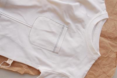 Siyah Dikiş Detaylı Asimetrik T-shirt