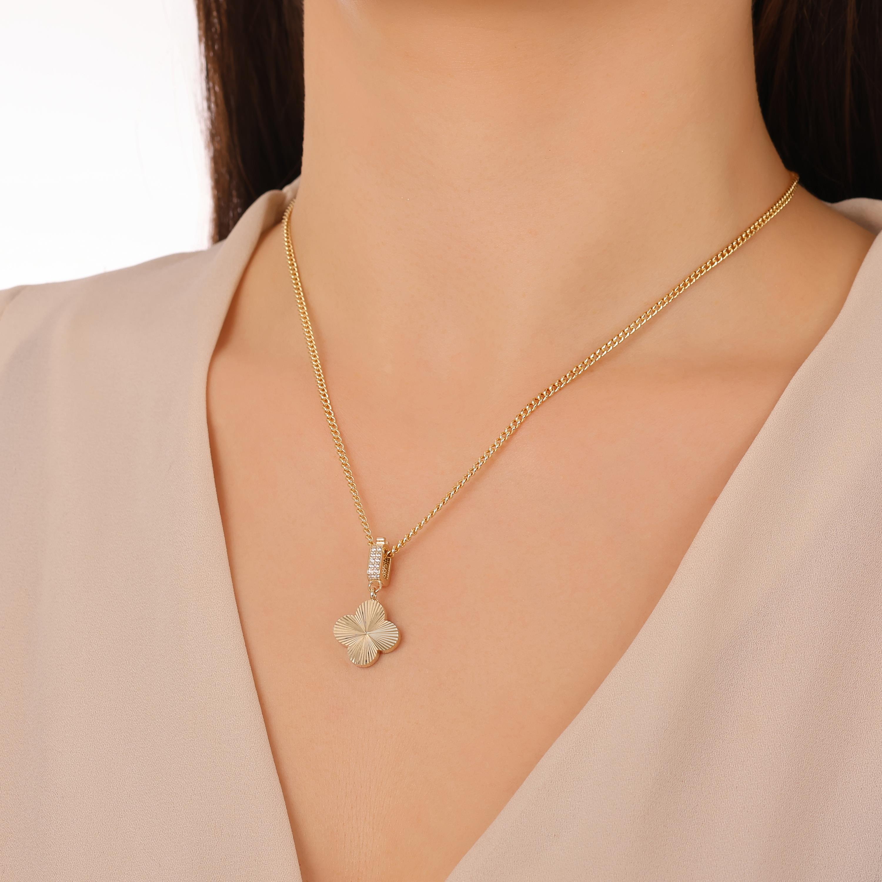 ALTIN KALEMLİ YONCA CHARM