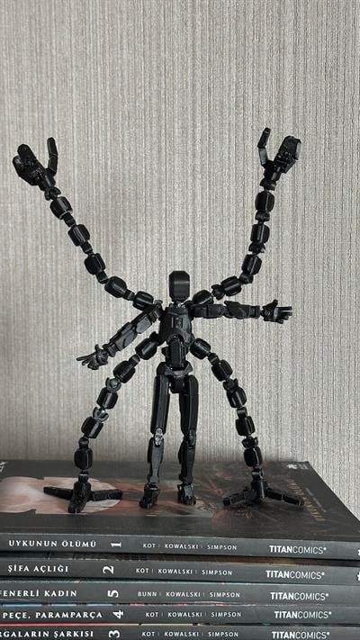 Lucky 13 Aksiyon Figürü Robot Oyuncak 13cm Siyah Siyah ve Mekanik Kol Eklentisi Seti