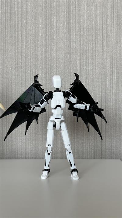 Lucky 13 Aksiyon Figürü Robot Oyuncak 13cm Beyaz Siyah Ve Yarasa Kanat Seti