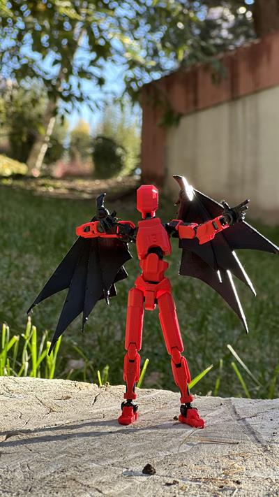 Lucky 13 Aksiyon Figürü Robot Oyuncak 13cm Kırmızı Siyah Ve Yarasa Kanat Seti