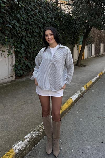 V YAKA ÇİZGİLİ GÖMLEK-Beyaz