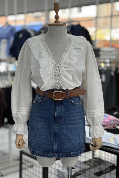 V YAKA GÜPÜRLÜ MÜSLİN GÖMLEK-Beyaz