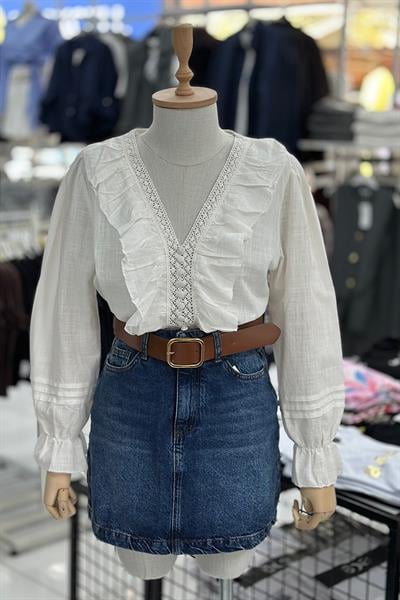 V YAKA GÜPÜRLÜ MÜSLİN GÖMLEK-Beyaz