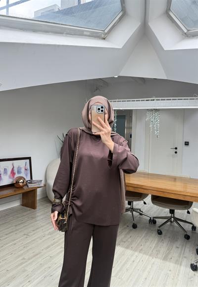 Mukta Büzgü Detaylı Oysh Takım Kahverengi