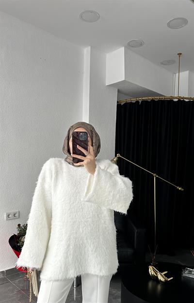 Uzun Tüylü Kazak / Beyaz
