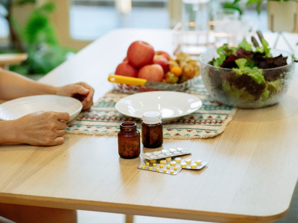 B12 VİTAMİNİ NEDEN YÜKSELMİYOR, NEDEN TEK BAŞINA YETMİYOR?