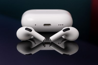 AroPods 5 Bluetooth 5.4 Kablosuz Kulaklık – Dokunmatik Kontrol, Uzun Pil Ömrü, iPhone & Android Uyumlu TWS (AirPods Tarzı)