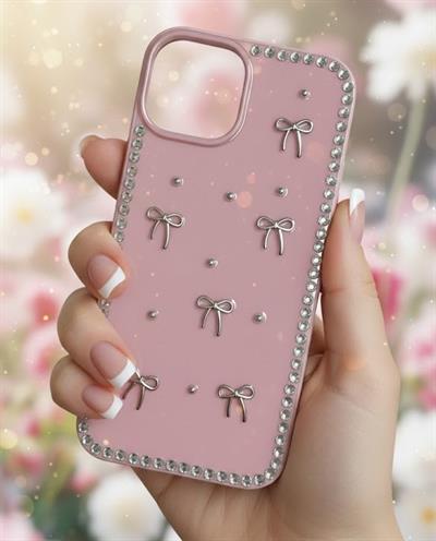 İPhone 15 Uyumlu Fiyonk Figürlü Simli İnci Taşlı Lüx Silikon Kılıf Pembe