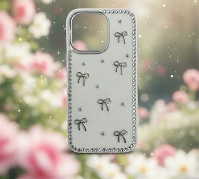 İPhone 16 Uyumlu Fiyonk Figürlü Simli İnci Taşlı Lüx Silikon Kılıf Krem