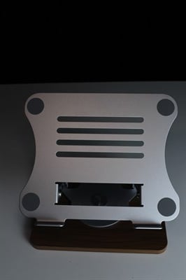 Katlanabilir Alüminyum Laptop Yükseltici Stand – 10KG Taşıma, 360° Rotasyon, Soğutmalı Masaüstü Tutucu