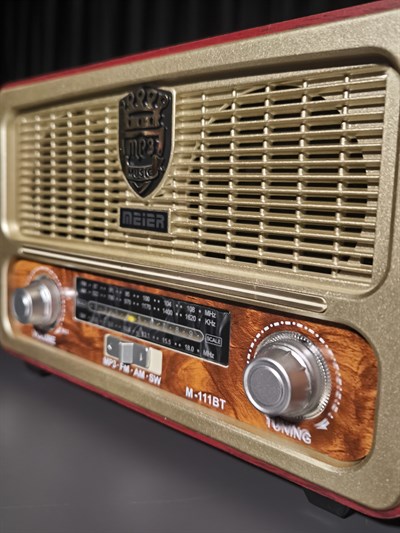 M-111BT Nostaljik Radyo Görünümlü LED Işıklı Bluetooth,Hafıza Kartı,Usb Bellek,Aux Ve Radyo Destekli Hoparlör  (Kiraz Kırmızısı)