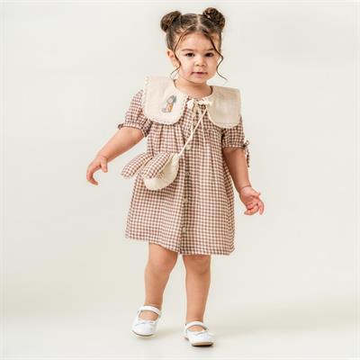 Kız Çocuk Pembe Yakası Tavşan İşlemeli Kareli Desenli Tavşan İşlemeli Çantalı Elbise