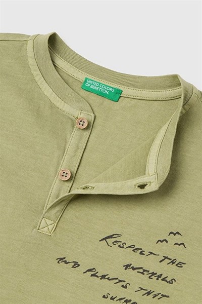 United Colors of Benetton Erkek Çocuk Haki Baskı Detaylı Düğmeli Yuvarlak Yaka T-Shirt 6-14 Yaş 
