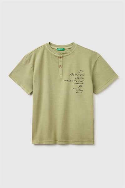 United Colors of Benetton Erkek Çocuk Haki Baskı Detaylı Düğmeli Yuvarlak Yaka T-Shirt 6-14 Yaş 