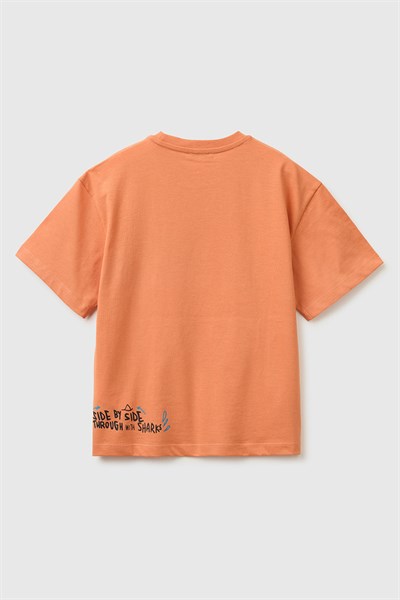 United Colors of Benetton Erkek Çocuk Ön ve Arka Fotoğraf Baskı Detaylı Bisiklet Yaka T-Shirt Turuncu 6-13 Yaş