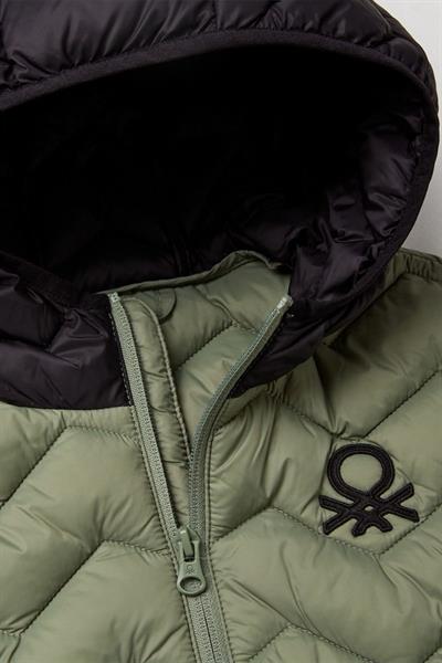 United Colors of Benetton Erkek Çocuk 2TWDCJ00R-25K Yelek Haki
