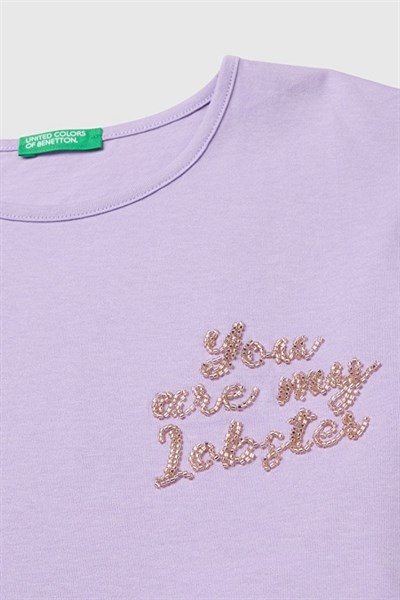 United Colors of Benetton Kız Çocuk Lila Ön ve Arka Baskı Detaylı Boncuk İşlemeli Geniş Yaka T-Shirt 6-14 Yaş 
