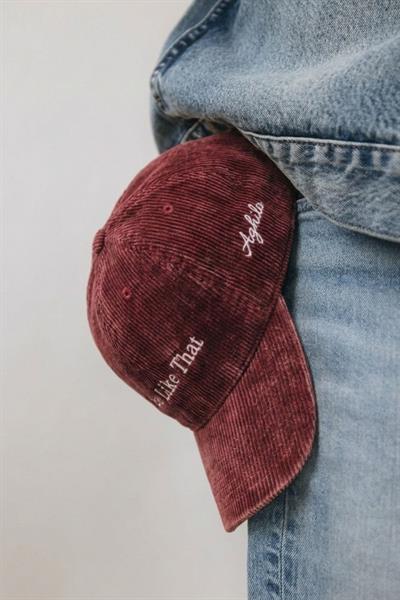 Kadife Kep Şapka – It Be Like That Nakışlı | İç Sesler Serisi Unisex Ayarlanabilir Şapka