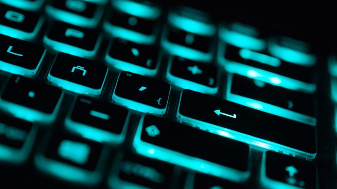 Laptop Klavye Işığı Nereden Açılır?