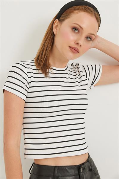 Bisiklet Yaka Kısa Kollu Çizgili Esnek Crop Bluz Beyaz