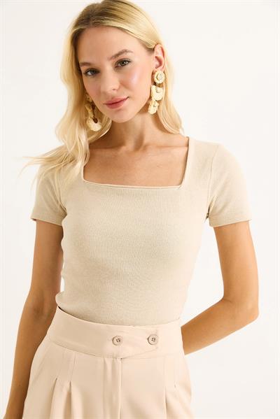 Fitilli Kare Yaka Kısa Kollu BeJ Bluz