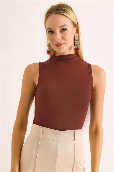 Kadın Dik Yaka Kolsuz Bluz Kahverengi