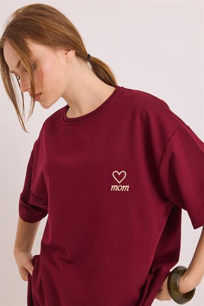 Mom Nakışlı Oversize İki İplik Tshirt Bordo