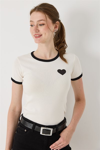 	Kadın Dar Kesim Kalp Baskı Kısa Kol Tshirt Ekru