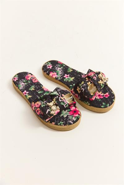 Fiyonk Model Aksesuarlu Rahat Taban Terlik Karışık