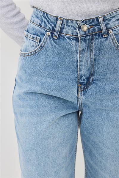 Kadın İspanyol Paça Bol Kesim Kot Pantolon
