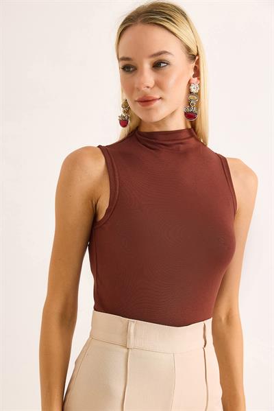 Kadın Dik Yaka Kolsuz Bluz Kahverengi
