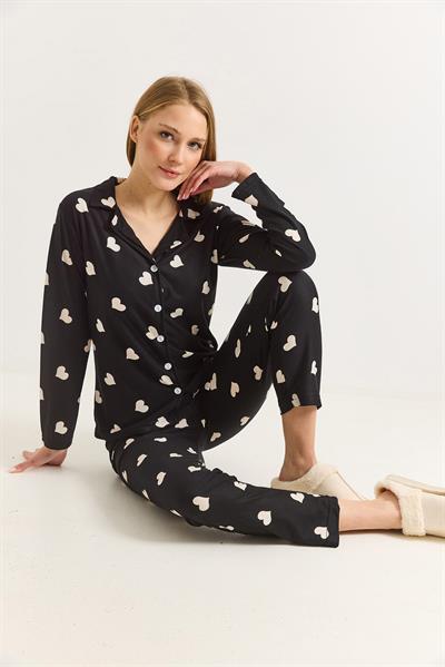 Kadın Siyah Pamuklu Polo Yaka  Beyaz Kalpli Pijama Takımı