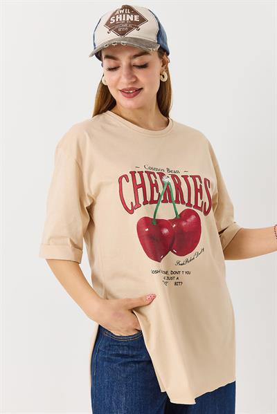 Kadın Kiraz Baskılı Yanları Yırtmaçlı Bisiklet Yaka Tshirt Krem