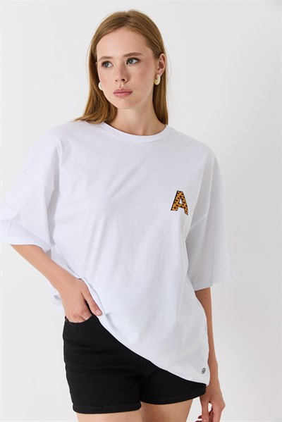 Kadın Bisiklet Yaka Leopar Baskılı Tshirt Beyaz