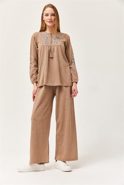 Önü İşlemeli Püsküllü İkili Takım Vizon