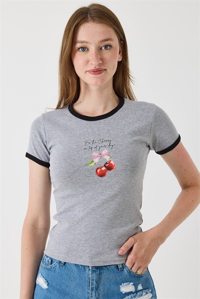 Kadın Dar Kesim Kiraz Baskılı Kısa Kollu Tshirt Gri