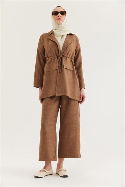 Bel Bağlamalı Ceketli Keten Takım Taba