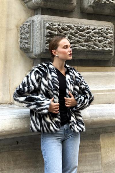 Zebra Desen Suni Kürk Kadın Mont 