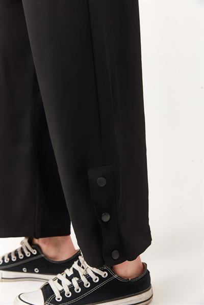 Yaka Fermuarlı Kol Detaylı  İkili Takım Siyah