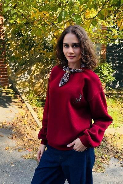 Kadın Fular Detaylı Ceylan Nakışlı Üç İplik Şardonlu Sweatshirt Bordo