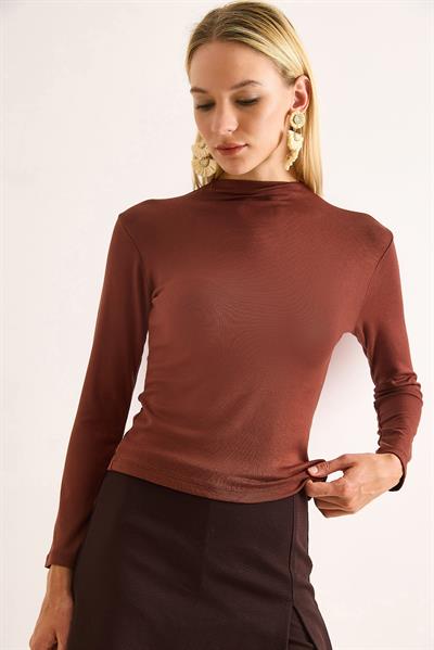 Vücuda Oturan Uzun Kollu Dik Yaka Fitilli Esnek Örme Bluz Kahverengi