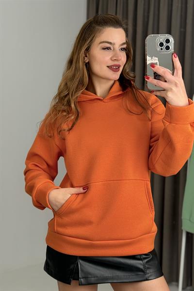 Üç İplik Turuncu Şardonlu Kangru Cepli Kapişonlu Sweat