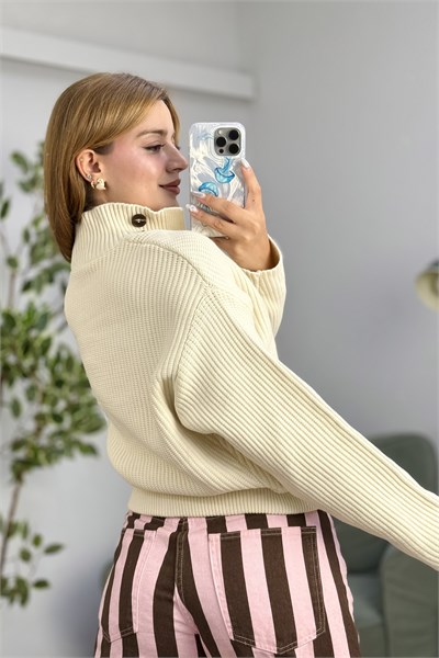 Kadın Dik Yaka Düğme Detaylı Oversize Triko Hırka Ekru