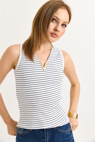 V Yaka Çizgi Desenli Bluz Beyaz