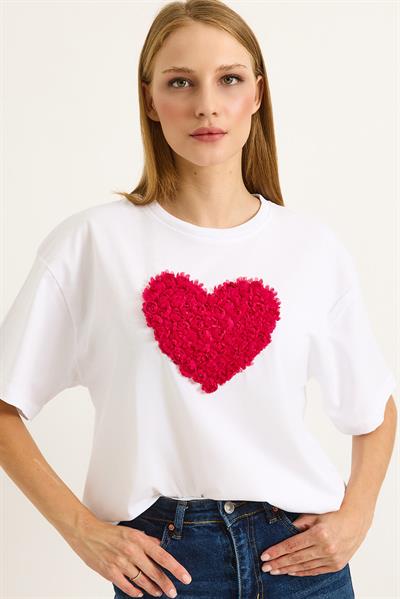 Kalp Detaylı Bisiklet Yaka Kadın Tshirt Beyaz