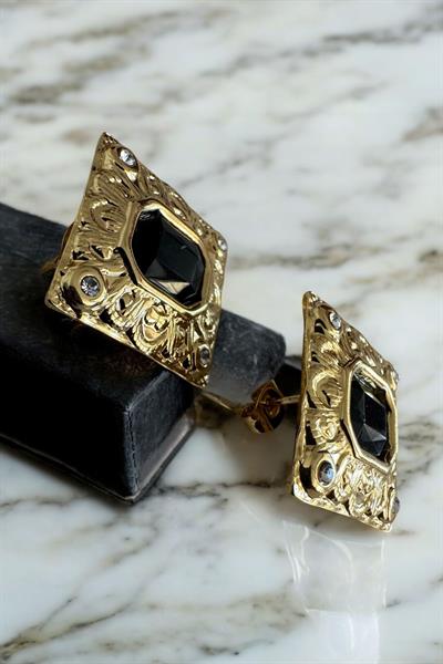 Siyah Taşlı Kare Gold Küpe