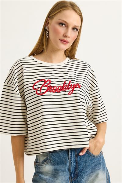 Çizgi Desen Bisikler Yaka Crop Tshirt Beyaz