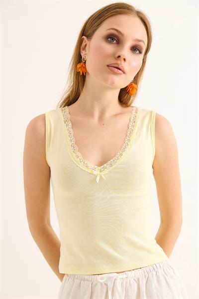 Dantel Detaylı Kolsuz Top Bluz Sarı