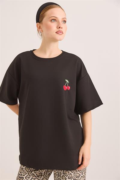 Kiraz Nakışlı Oversize Rahat Kalıp Tshirt Siyah